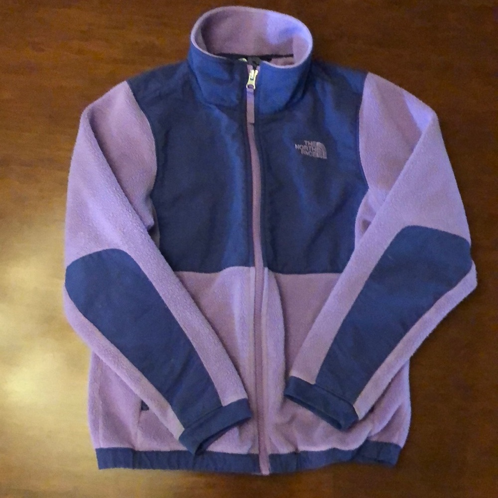 Gently used girls North Face Denali Jacket. Size M 10-12